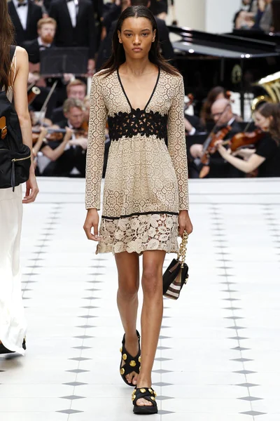 Look 11